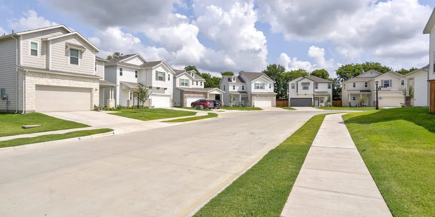 100116438_59_hdp_residencesharrisonpark_ext_bldg4-scaled